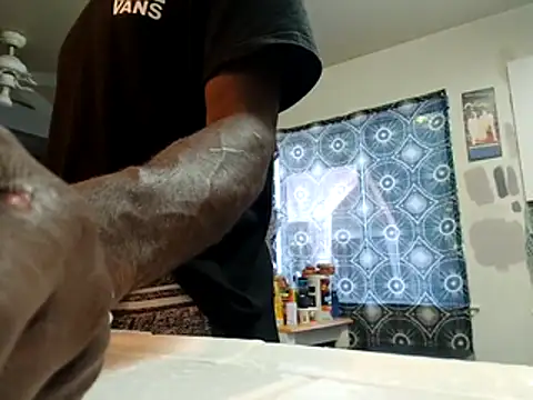 Snapshot of DevinToore chatting on October 27, 2025, 8:24 pm DevinToore online show from October 27, 2025, 8:24 pm