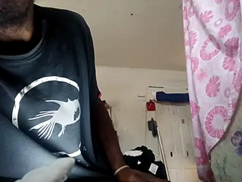 Snapshot of DevinToore chatting on November 29, 2025, 6:00 pm DevinToore online show from November 29, 2025, 6:00 pm