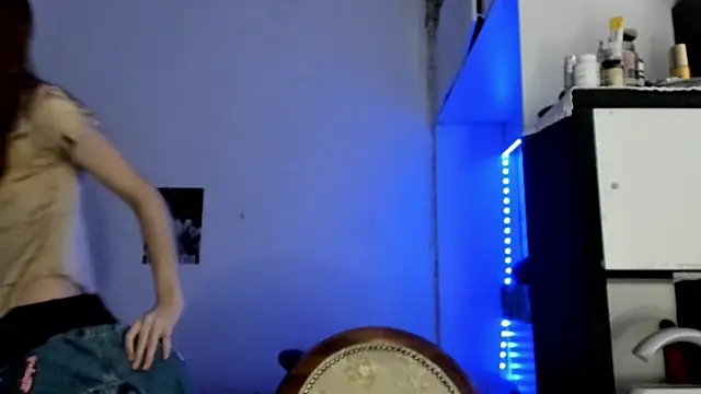 LisaIcon online show from October 19, 2025, 10:05 am