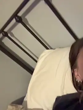 emilycoco online show from April 5, 2026, 7:49 am