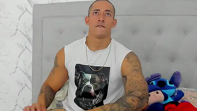 luigiferrara online show from October 10, 2025, 9:03 pm