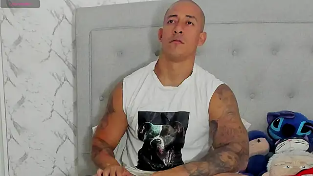 luigiferrara online show from May 25, 2026, 9:43 pm