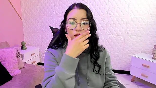 Snapshot of Violetaa_diazz chatting on November 18, 2025, 9:19 pm Violetaa diazz online show from November 18, 2025, 9:19 pm