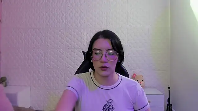 Violetaa diazz online show from May 22, 2026, 9:31 pm