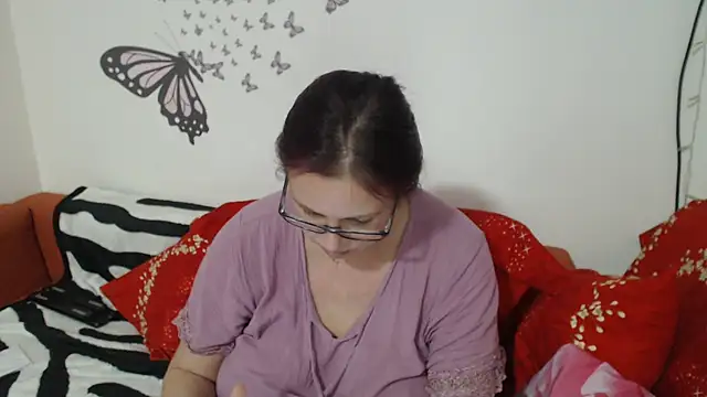 LadyHellene online show from February 19, 2025, 4:11 pm