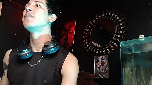 Snapshot of Godly_huan chatting on May 23, 2026, 12:49 am Godly huan online show from May 23, 2026, 12:49 am