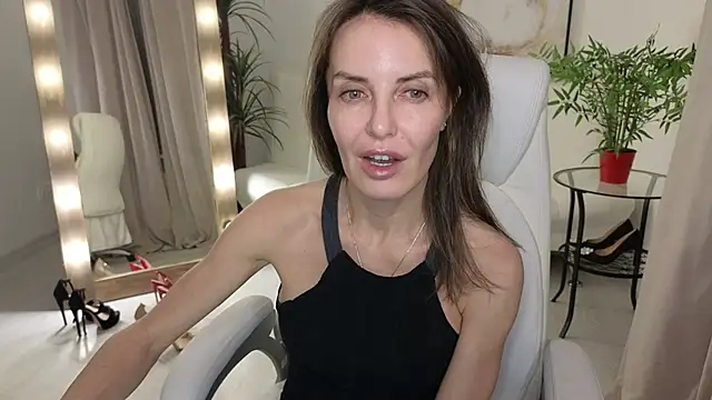 Snapshot of Beylly chatting on January 13, 2025, 1:23 am Beylly online show from January 13, 2025, 1:23 am
