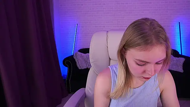 EmilySunshineS online show from December 17, 2024, 10:22 pm