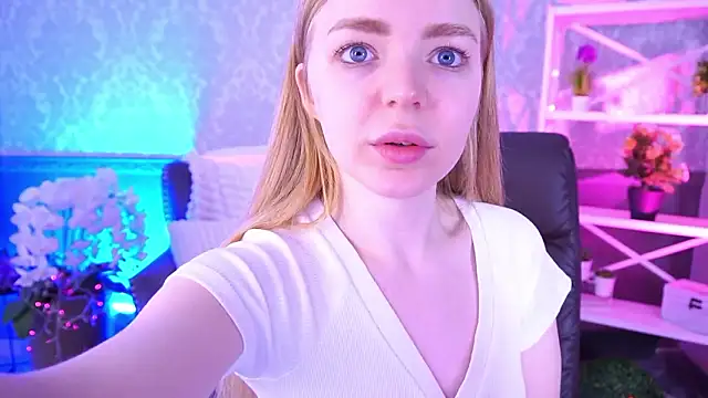 Snapshot of EmilySunshineS chatting on February 1, 2026, 8:13 am EmilySunshineS online show from February 1, 2026, 8:13 am