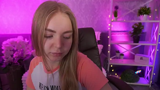 Snapshot of EmilySunshineS chatting on February 9, 2026, 8:18 am EmilySunshineS online show from February 9, 2026, 8:18 am