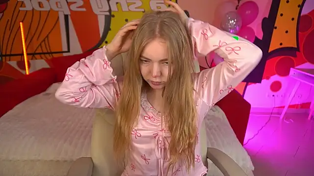 Snapshot of EmilySunshineS chatting on February 20, 2026, 7:43 am EmilySunshineS online show from February 20, 2026, 7:43 am