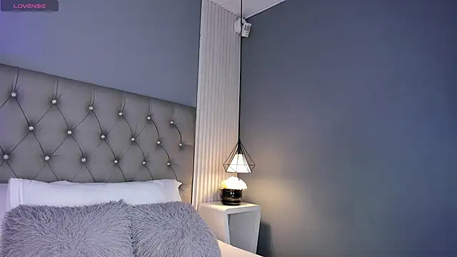 VioletthaRous online show from March 28, 2026, 10:42 pm