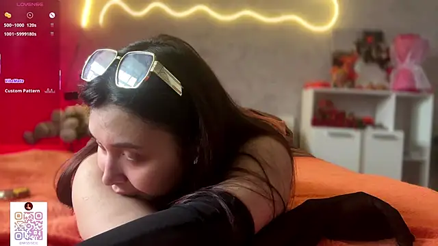 Snapshot of UdeleBarns chatting on October 22, 2025, 6:02 am UdeleBarns online show from October 22, 2025, 6:02 am