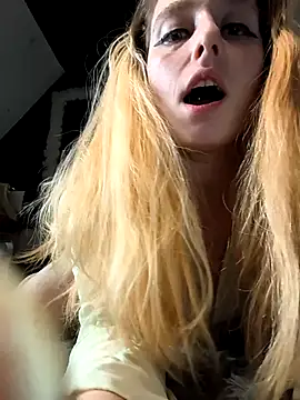 Sweet-SpicyOff online show from December 15, 2025, 1:48 pm