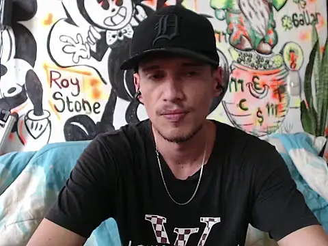 roystonee01 online show from September 16, 2025, 3:02 pm