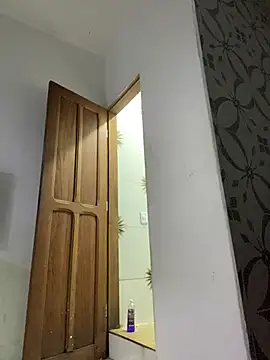 Snapshot of Carolinen chatting on January 14, 2025, 8:37 pm Carolinen online show from January 14, 2025, 8:37 pm