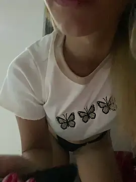 Snapshot of Carolinen chatting on January 31, 2025, 11:45 pm Carolinen online show from January 31, 2025, 11:45 pm