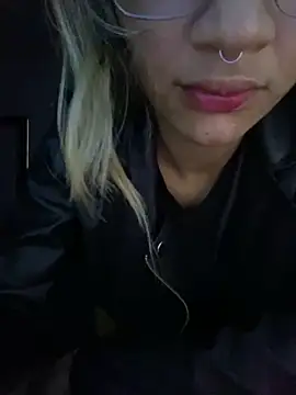 Snapshot of Carolinen chatting on February 13, 2025, 3:18 am Carolinen online show from February 13, 2025, 3:18 am