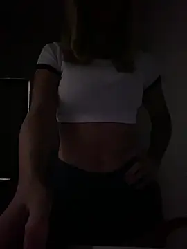 Snapshot of Carolinen chatting on March 2, 2025, 8:29 pm Carolinen online show from March 2, 2025, 8:29 pm