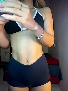 Snapshot of Carolinen chatting on September 10, 2025, 6:19 pm Carolinen online show from September 10, 2025, 6:19 pm