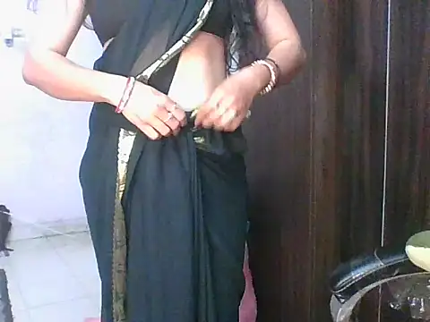 Snapshot of santurmom chatting on February 6, 2026, 7:17 pm santurmom online show from February 6, 2026, 7:17 pm