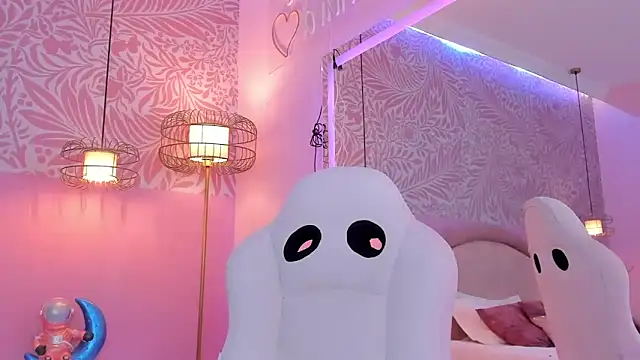 EmilyCollinss1 online show from December 18, 2025, 6:30 am