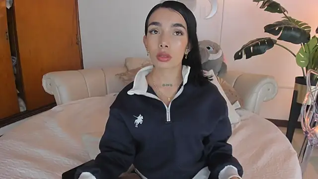 Mollymoon1 online show from April 1, 2026, 8:39 pm