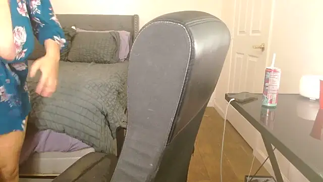 Snapshot of AlyssiaAmoreXO chatting on October 12, 2025, 8:08 pm AlyssiaAmoreXO online show from October 12, 2025, 8:08 pm