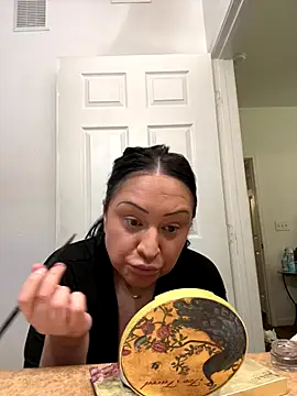 Snapshot of AlyssiaAmoreXO chatting on October 27, 2025, 8:13 pm AlyssiaAmoreXO online show from October 27, 2025, 8:13 pm