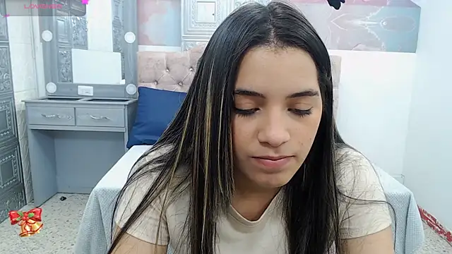 Snapshot of Leah_Means_ chatting on December 17, 2024, 3:28 pm Leah Means online show from December 17, 2024, 3:28 pm
