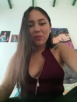 Snapshot of YuliiCamm chatting on December 8, 2024, 9:41 pm YuliiCamm online show from December 8, 2024, 9:41 pm
