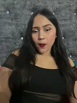 Snapshot of YuliiCamm chatting on March 19, 2025, 1:43 am YuliiCamm online show from March 19, 2025, 1:43 am