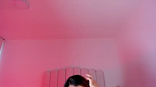 Snapshot of Sarajonnes chatting on October 8, 2025, 12:47 pm Sarajonnes online show from October 8, 2025, 12:47 pm