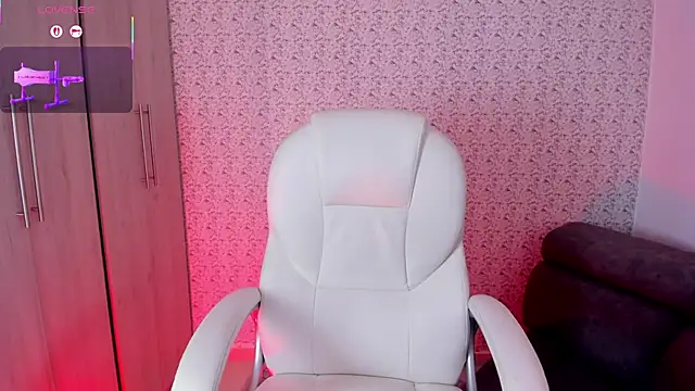 Snapshot of Sarajonnes chatting on October 15, 2025, 9:04 pm Sarajonnes online show from October 15, 2025, 9:04 pm