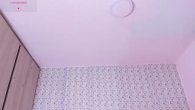 Snapshot of Sarajonnes chatting on November 13, 2025, 4:06 pm Sarajonnes online show from November 13, 2025, 4:06 pm