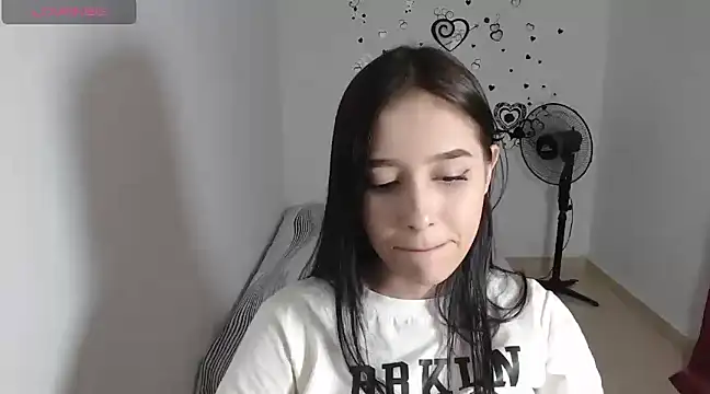 Snapshot of baby_violetta chatting on December 14, 2024, 4:23 am baby violetta online show from December 14, 2024, 4:23 am