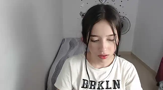 Snapshot of baby_violetta chatting on January 29, 2025, 6:01 am baby violetta online show from January 29, 2025, 6:01 am