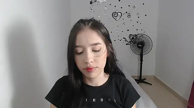 Snapshot of baby_violetta chatting on February 5, 2025, 12:31 am baby violetta online show from February 5, 2025, 12:31 am