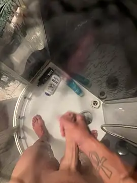 lescro95  online show from April 25, 2026, 11:02 pm