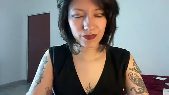 Snapshot of cataline_de_aragaon chatting on September 12, 2025, 9:15 pm cataline de aragaon online show from September 12, 2025, 9:15 pm