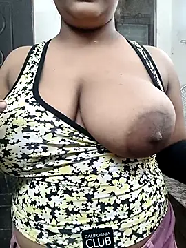 Cute payal0 online show from October 14, 2025, 7:31 am