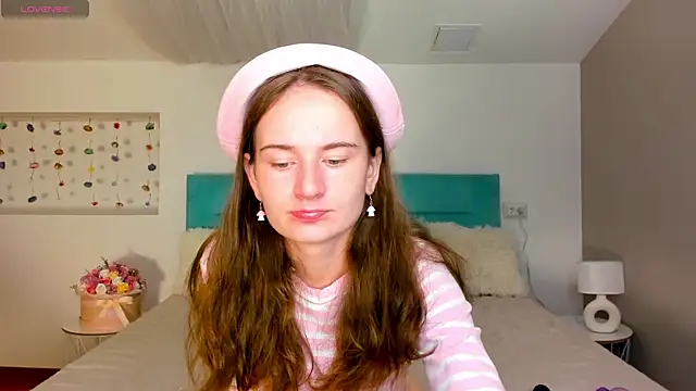 L1ittle kitty  online show from September 9, 2025, 5:29 am