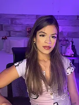 Snapshot of Alisha-Bond chatting on December 20, 2024, 11:26 pm Alisha-Bond online show from December 20, 2024, 11:26 pm