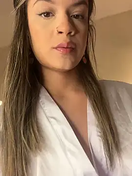 Snapshot of Alisha-Bond chatting on March 20, 2025, 11:02 pm Alisha-Bond online show from March 20, 2025, 11:02 pm