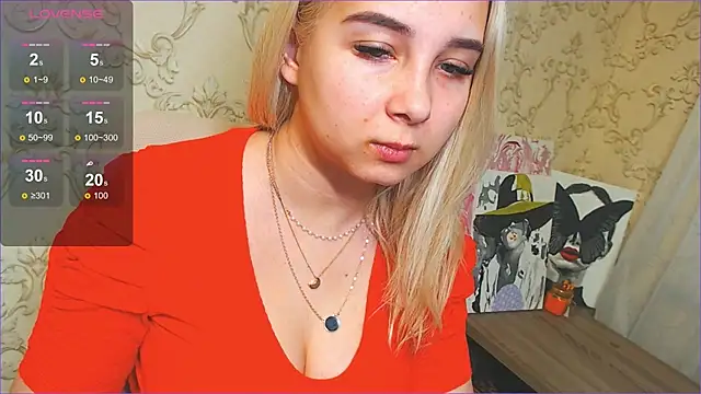 Snapshot of DolphinDreams chatting on December 29, 2024, 9:28 am DolphinDreams online show from December 29, 2024, 9:28 am