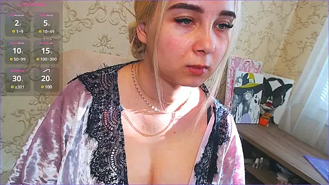 Snapshot of DolphinDreams chatting on January 5, 2025, 10:10 am DolphinDreams online show from January 5, 2025, 10:10 am