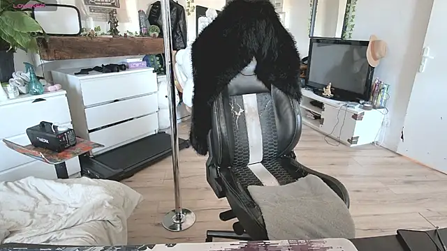 CeriseLapine online show from October 6, 2025, 10:02 am