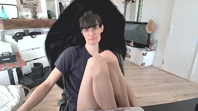 CeriseLapine online show from October 10, 2025, 8:13 am