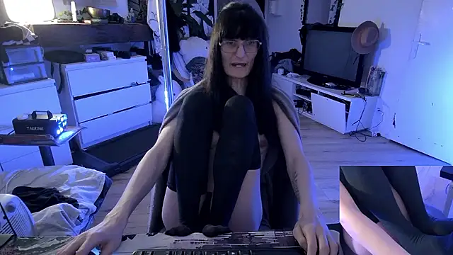 CeriseLapine online show from December 14, 2025, 8:35 pm