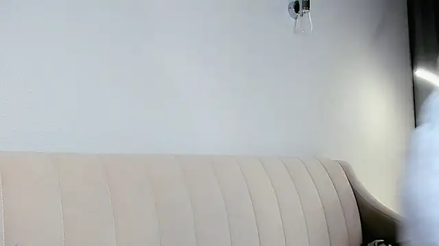 Snapshot of LilianSwall chatting on October 17, 2025, 12:52 pm LilianSwall online show from October 17, 2025, 12:52 pm